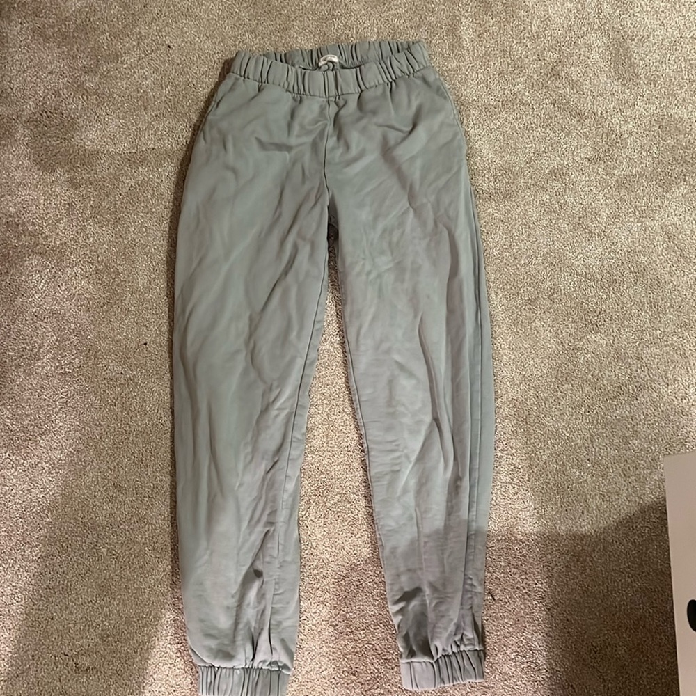 BRANDY MELVILLE sweats